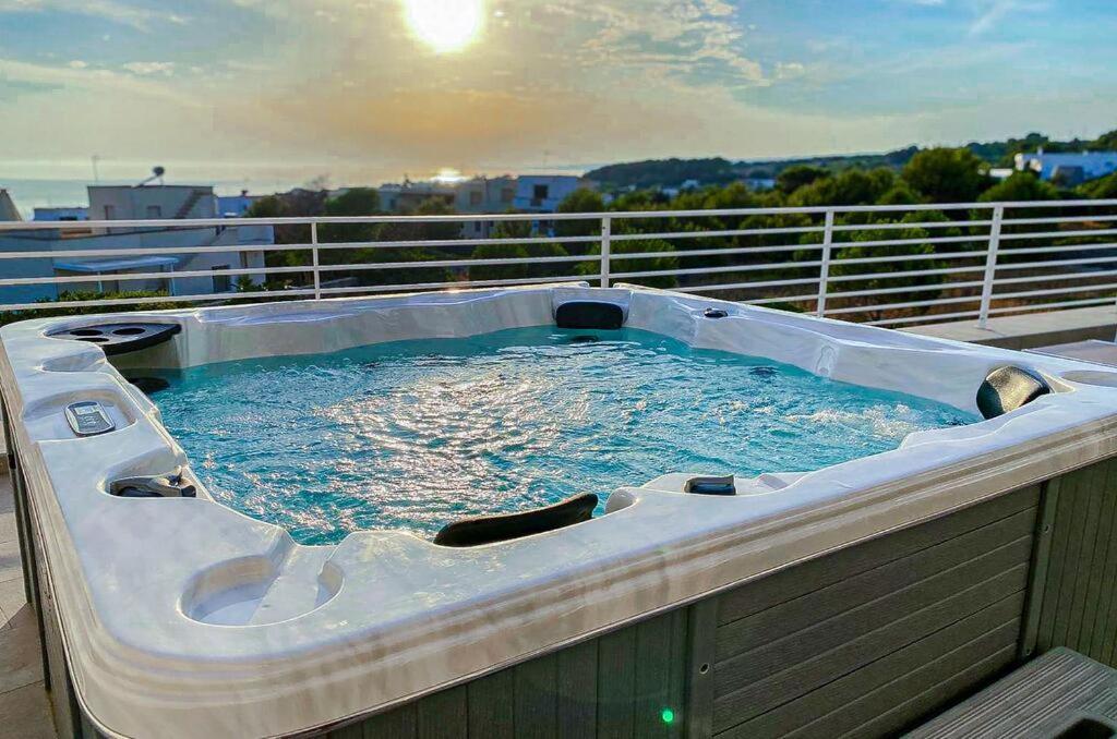Jacuzzi Holiday Homes By Lovesud Santa Maria di Leuca Kültér fotó