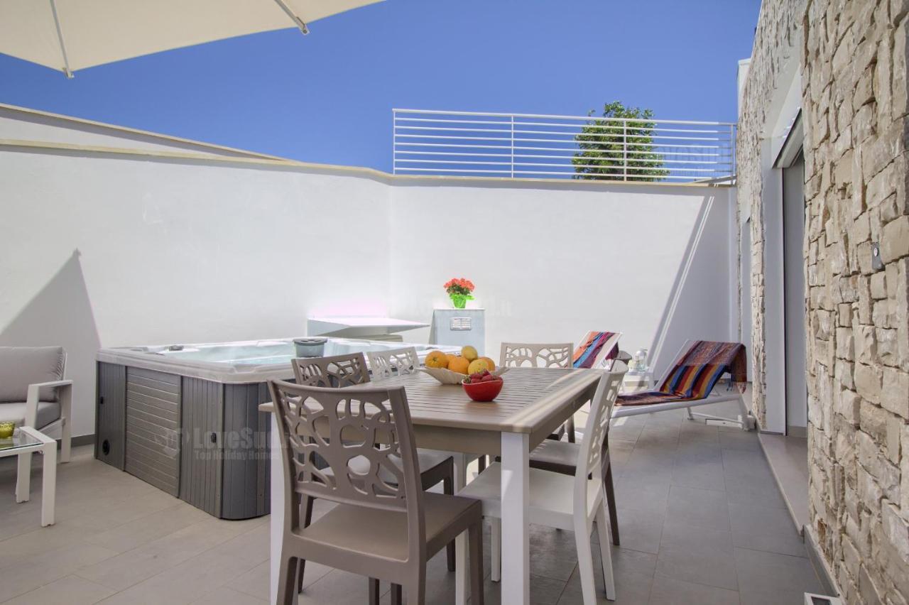 Jacuzzi Holiday Homes By Lovesud Santa Maria di Leuca Kültér fotó
